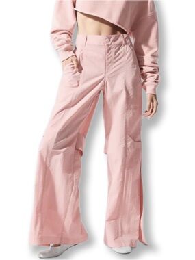 alo yoga HIGH-WAIST VOYAGER TROUSER in Pink size small